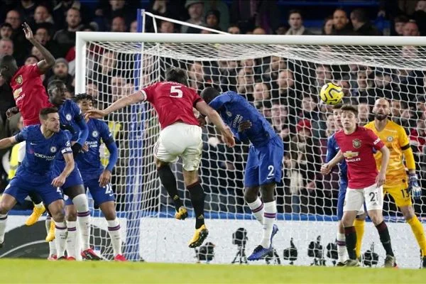 Manchester United, deplasmanda Chelsea'yi iki golle geçti