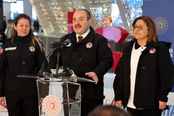 Mustafa Varank duyurdu Türk ekibi Antartika'ya ulaştı