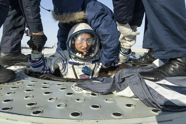 NASA astronotu Christina Koch Dünya'ya döndü