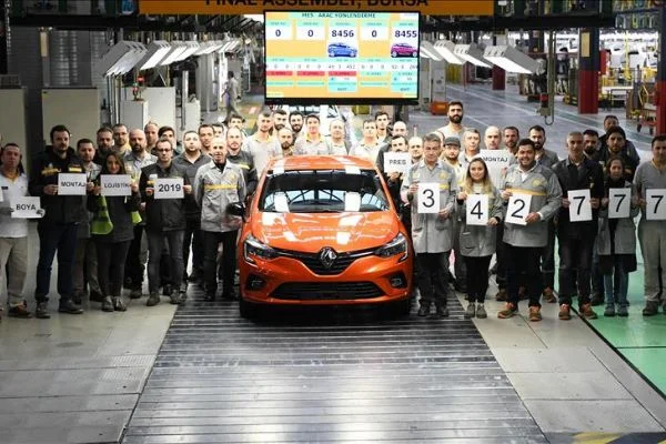 Oyak Renault, otomobil üretimindeki liderliğini korudu