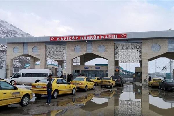 Pekcan: İran tarafından araç ve yolcu girişi durduruldu