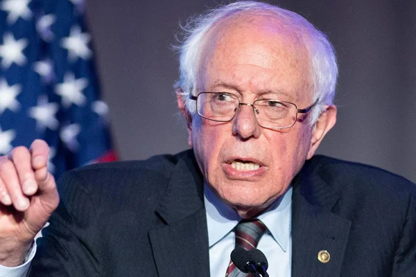 Sanders Demokratlarda yarışı önde götürüyor