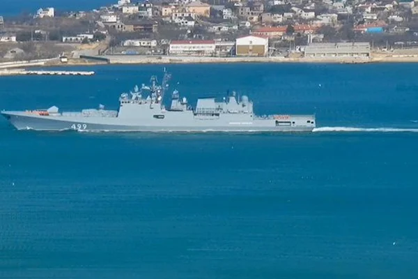 Seyir füzesi yüklü iki Rus savaş gemisi Boğazlardan geçti