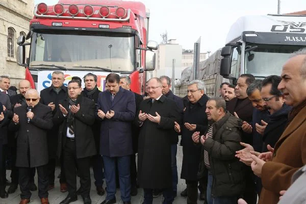 Sivas'tan yardım TIR'ları yola çıktı