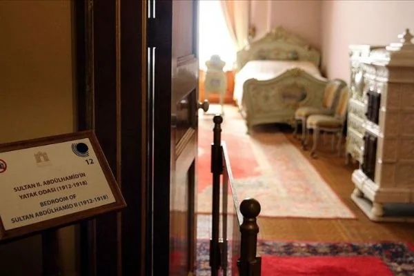 Sultan 2. Abdülhamid Han son yıllarını bu sarayda geçirdi