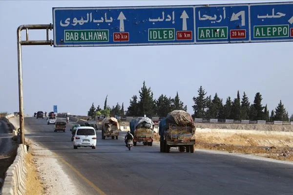 Suriye'deki stratejik M5 kara yolu üzerinde mücadele sürüyor