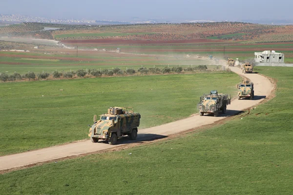 Suriye sınırına 300 araçlık askeri sevkiyat