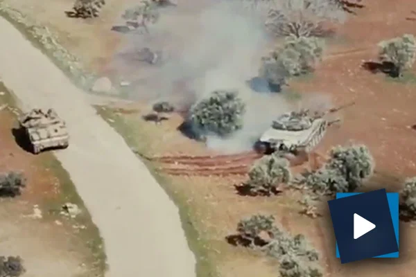 Suriyeli muhalif savaşçı, personel taşıyıcıyla Esed rejimi tankını kovaladı