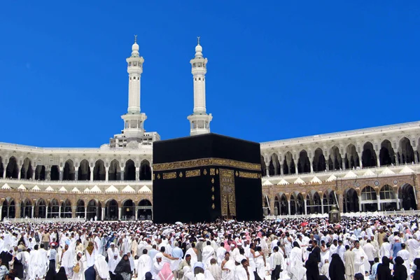 Suudi Arabistan, koronavirüs nedeniyle umre ziyaretlerini askıya aldı