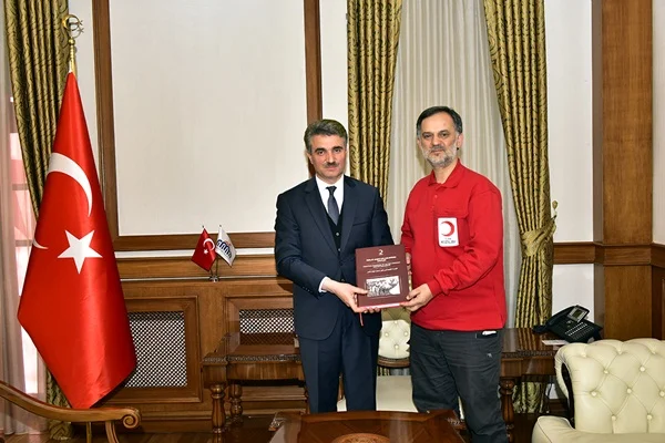 Türk Kızılay Genel Müdürü Dr. İbrahim Altan Vali Aydın Baruş'u ziyaret etti