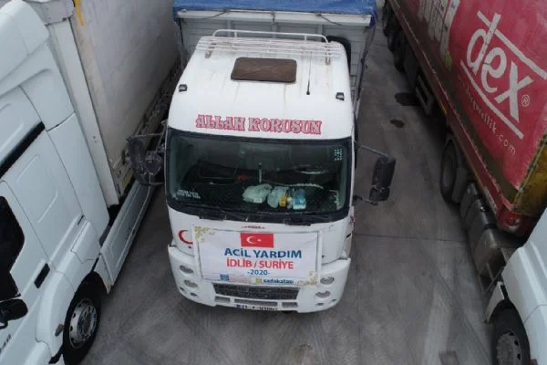 Türkiye'den İdlib'e 85 TIR insani yardım