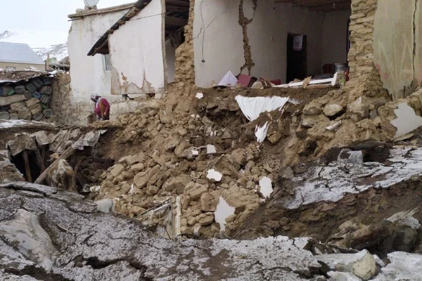 Türkiye-İran sınırında 24 artçı deprem meydana geldi