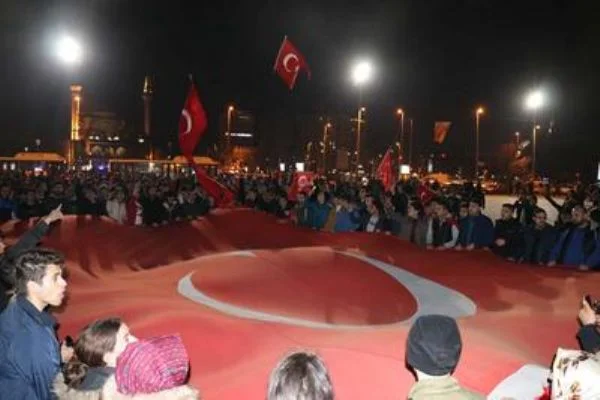 Türkiye Mehmetçik için tek yürek oldu