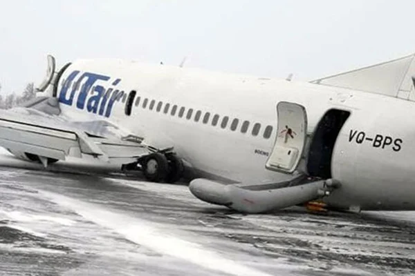 Uçağın kuyruk kısmı piste çarptı! Rusya'da tehlikeli anlar