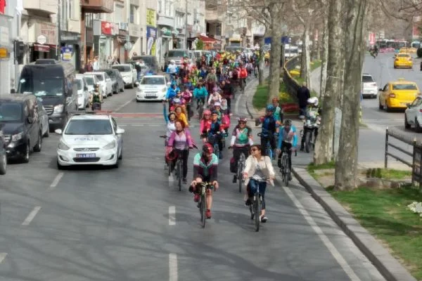 8 Mart Dünya Kadınlar Gününde kadınlar pedal çevirdi.