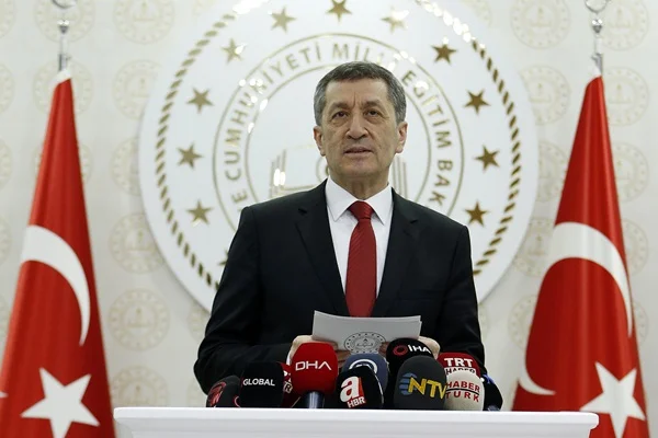 Açıköğretim sınavları ertelendi