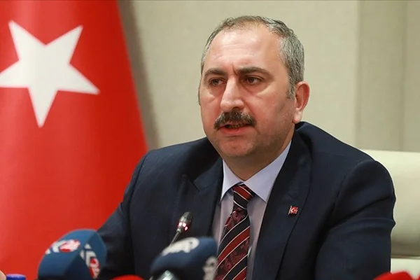 Adalet Bakanı Gül'den iki yolcunun karantina otobüsünden indirilmesiyle ilgili açıklama