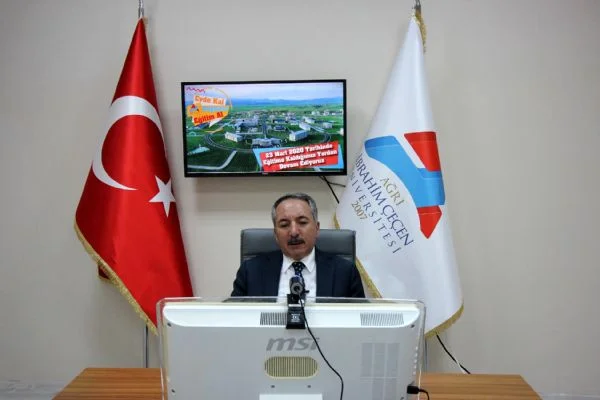 AİÇÜ'de uzaktan eğitimin ilk dersini Rektör Prof. Dr. KARABULUT yaptı