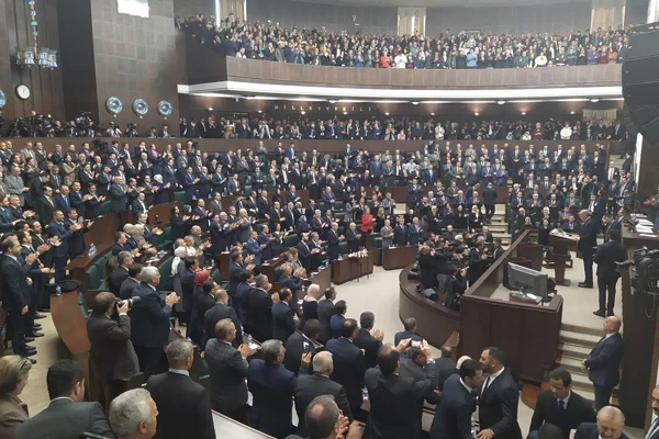AK Parti'nin grup toplantısı iptal edildi