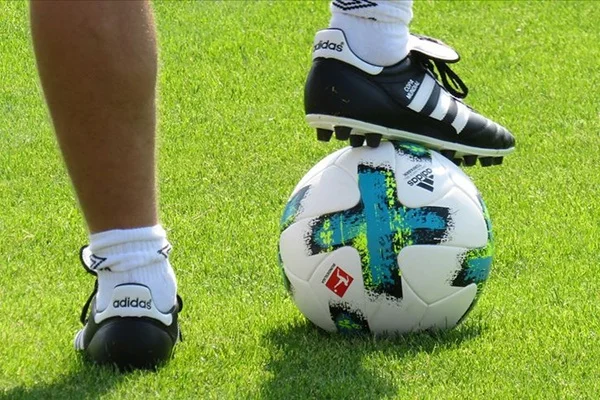 Almanya'da futbol karşılaşmaları askıya alındı