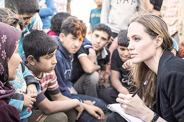 Angelina Jolie Yunan sınırına neden gitmiyor?