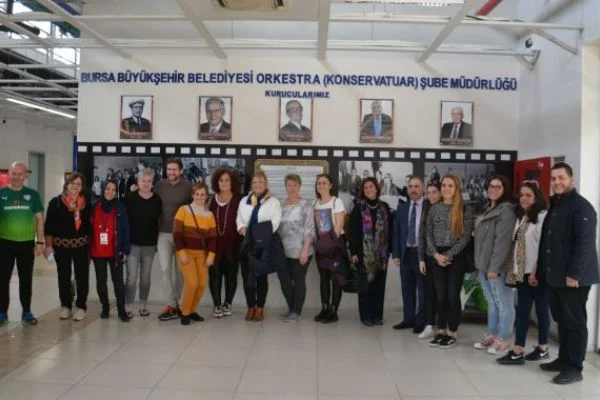 Avrupalı öğretmenler Harmandalı oynadı