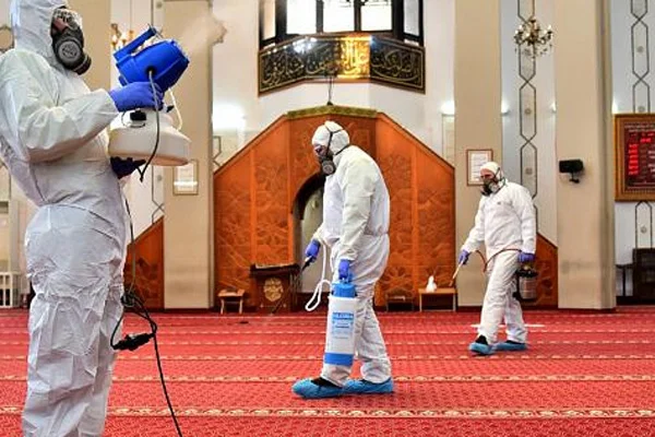 BAE'den imamlara uyarı: Cuma namazını 10 dakikada bitirin
