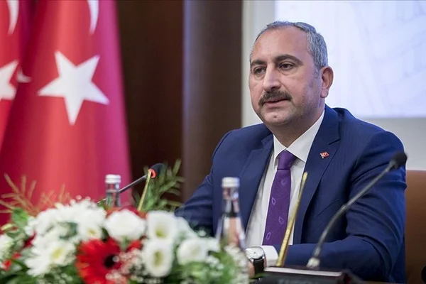 Bakan Gül: Tüm cezaevlerindeki görüşler iki hafta süreyle ertelenmiştir
