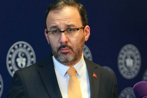 Bakan Kasapoğlu açıkladı: Maçlar seyircisiz mi oynanacak?