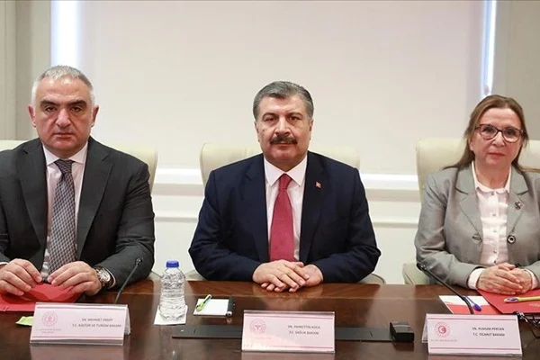 Bakan Koca: Koronavirüs konusunda risk ciddi