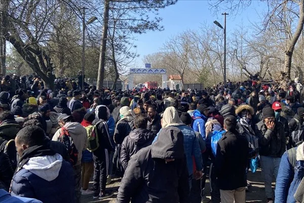Bakan Soylu, Türkiye'den ayrılan göçmen sayısını açıkladı
