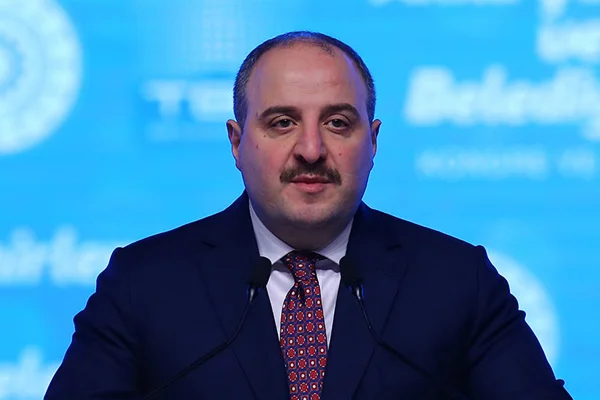 Bakan Varank'tan koronavirüs aşısı açıklaması