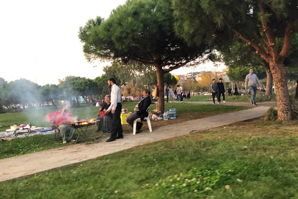 Bakanlıktan koronavirüsle mücadelede yeni önlem: Mangal yakmak yasaklandı