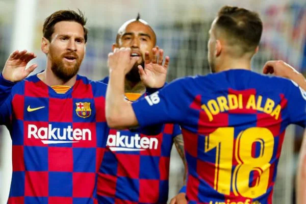 Barcelona sporcularının maaşlarında kesinti yaptı