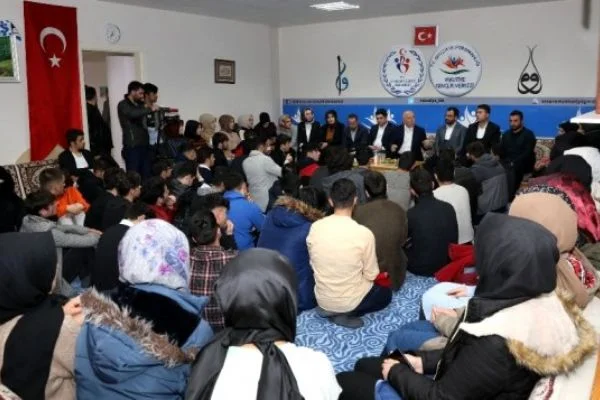 Başkan Sekmen gençlerle buluştu