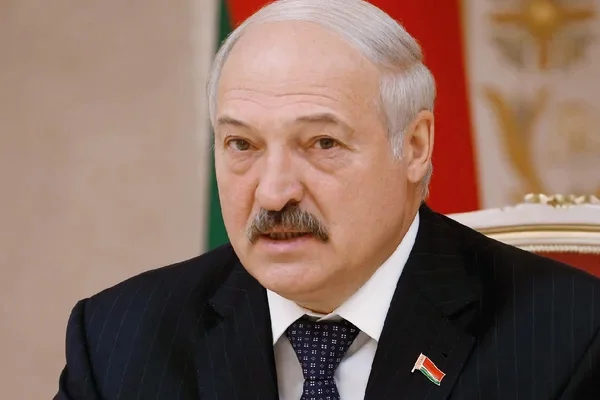 Belarus Devlet Başkanı Lukaşenko: Koronavirüsü votka ve sauna ile defedeceğiz