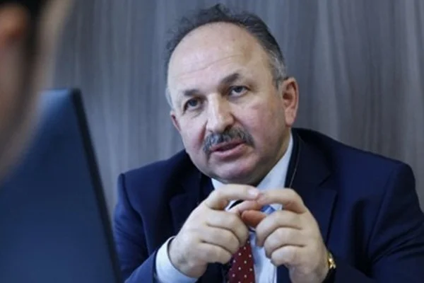 Bilim Kurulu Üyesi Prof. Öztürk'ten 'Umre' eleştirilerine yanıt: İtalya Arabistan'dan daha mı tehlikesizdi?