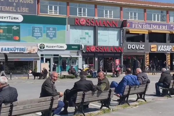 Bir belediye daha koronavirüs tedbirleri kapsamında bankları söktü