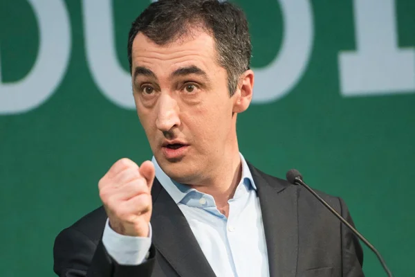 Cem Özdemir koronavirüse yakalandı