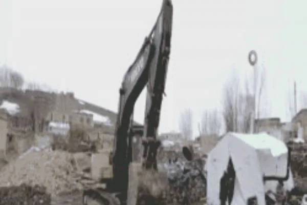 Deprem bölgesine konteyner sevkiyatı
