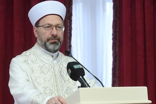 Diyanet İşleri Başkanı: Umreden dönen herkes 14 gün boyunca evden çıkmamalı