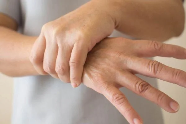 El uyuşması neden olur? Karpal Tünel Sendromu nedir? El uyuşması için hangi doktora gidilir?