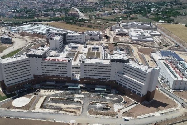 Elazığ Fethi Sekin Şehir Hastanesi deprem izolatörleriyle koruma altında