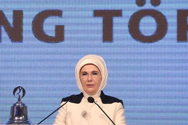 Emine Erdoğan: Kadınların iş gücüne katılma oranı erkeklere göre 4 kat daha hızlı arttı