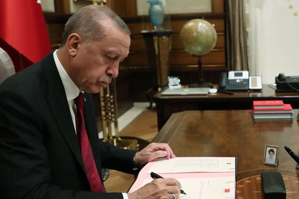 Erdoğan imzaladı: Koronavirüsle mücadeledeki önemli ürünlerde vergi kaldırıldı