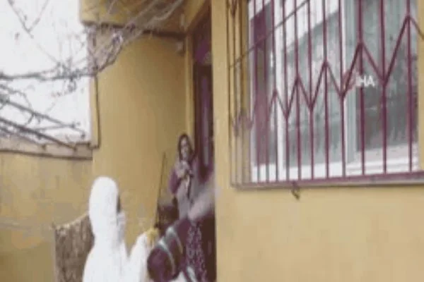 Evi temizlenen yaşlı kadından Cumhurbaşkanı Erdoğan'a dua