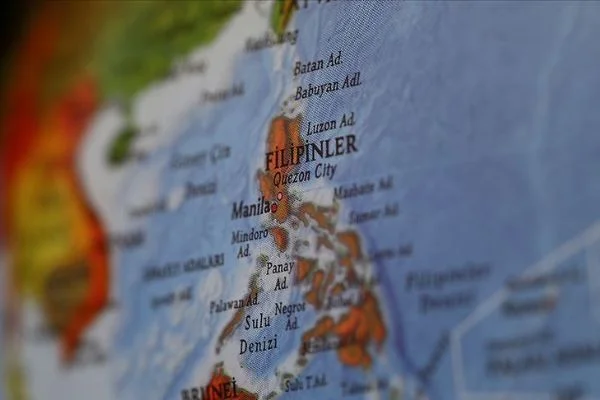 Filipinler'de alışveriş merkezinde 30 kişi rehin alındı