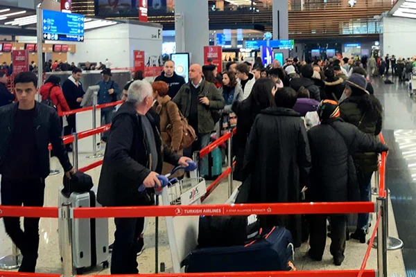 Gazeteci- yazarı Özışık'tan tepki: Avrupa'da virüsü kapıp Türkiye'ye getirenlere tek kelime yok, varsa yoksa umreciler!..