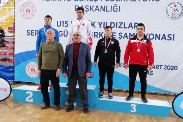 Gençlerden 2 gümüş madalya