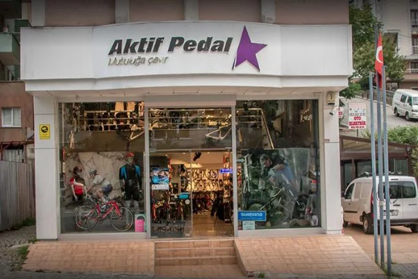 Her ne kadar trafik insanların gözünü korkutsa da bisiklet sürmek oldukça keyiflidir.
